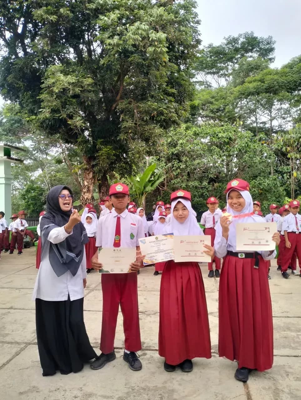 π Prestasi Membanggakan! Tiga Siswa MIN 13 Ciamis Raih Juara di Ajang Bergengsi